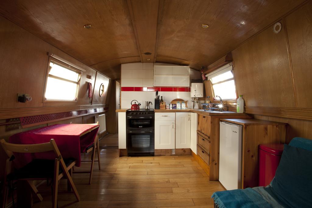 Dublin Barge Hire Room photo